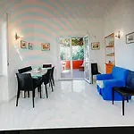 Elegante E Centralissimo In *